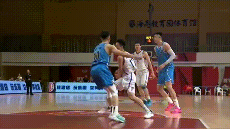 常林技犯违体被驱逐刘晓宇又出现鼓掌动作王骁辉遭裁判误判