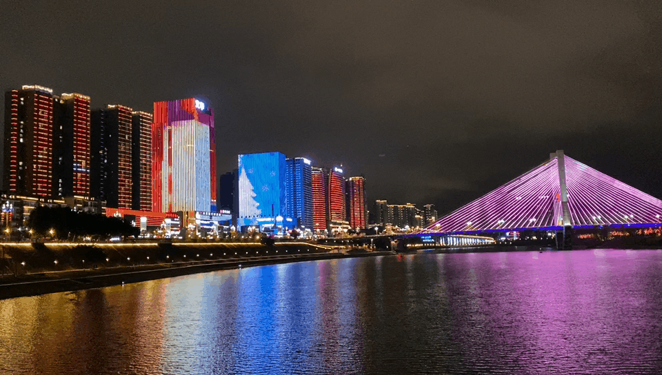 夜游嘉陵江解锁多彩夜生活感受魅力夜南充