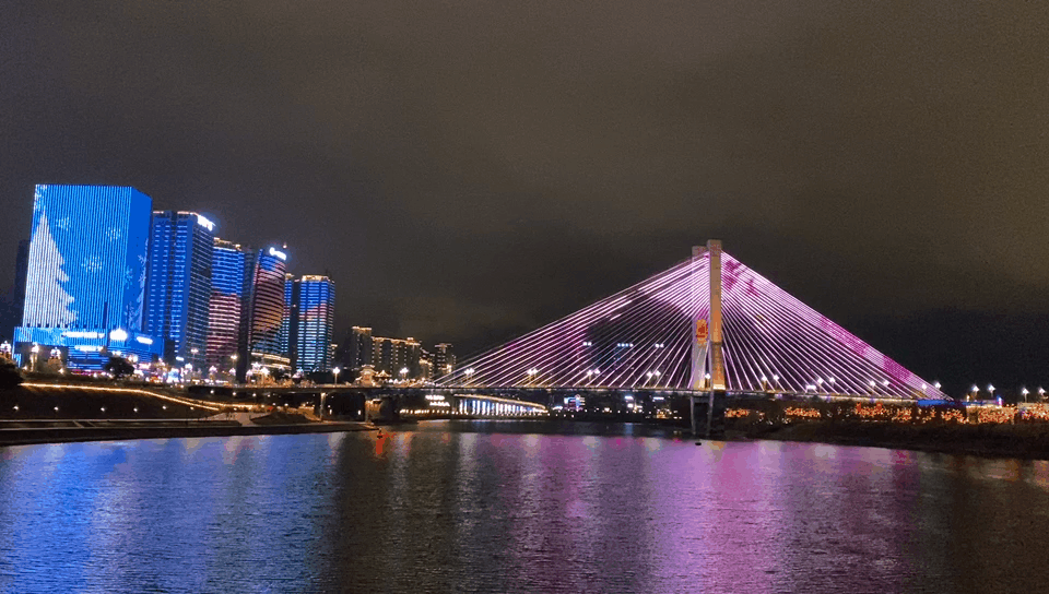 夜游嘉陵江解锁多彩夜生活感受魅力夜南充