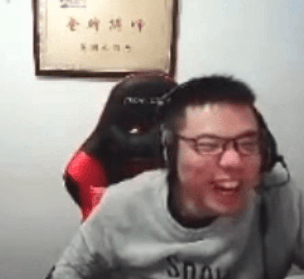 飞机"笑到脸红pdd晚上睡不着觉就听大司马九小时笑声pdd还能睡的着吗?