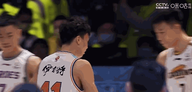 星锐赛正赛期间张镇麟多次上演飞身暴扣其中最为劲爆的来源于齐麟传导