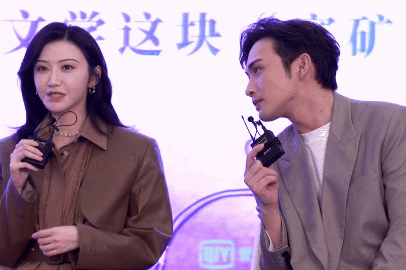就连主持人,在经历了下面这场全程只有张彬彬侧脸的采访后,都忍不住