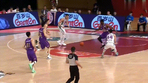 犯规,巩晓彬不满判罚吃技犯,尤度