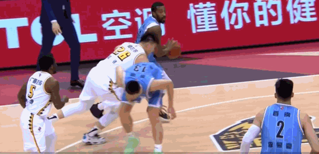 北京轮休两将24分惨败广厦 孙铭徽20 10里程碑迈克瑞