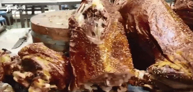 腰子烤肝子,烤肠子上面多放辣面子米肠子,面肺子我们去吃拉条子儿娃子