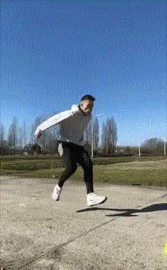     阁下就是铁掌水上漂?