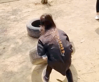 周杰伦520表白昆凌穿情侣装摆同款二郎腿王力宏老婆点赞羡慕