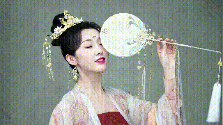 宣璐,俏皮水灵,古装美人来压马路了