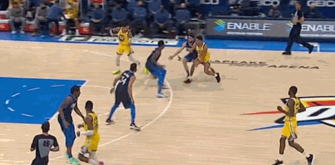 库里又投疯42分 11记三分!勇士三节灭雷霆平队史三分纪录