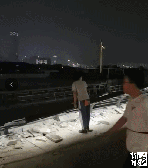造成滨江岸线约3米栏杆和装饰面板受损,船上所载9人无人员伤亡