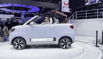 五菱宏光又出神车!年轻人的第一辆敞篷电动,猛男看了都馋哭了