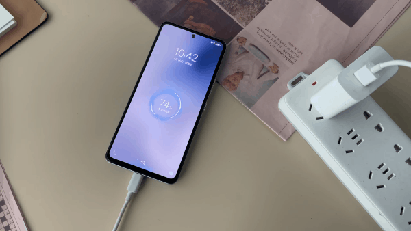 2500元档手机市场iqooneo5的66w闪充凭什么出圈