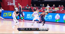 首节比赛开始,威姆斯上篮命中本场第一球,高诗岩跳投命中,双方开局便