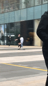 坐在车旁边坐个漂亮妹子在睡觉该怎么样搭讪?