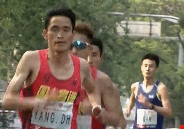 北京半程马拉松赛会纪录双双被破!彭建华绝杀 金铭铭女子组夺冠