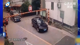 乘车时,让孩子把头探出天窗!交管部门:这种行为不仅危险还违法