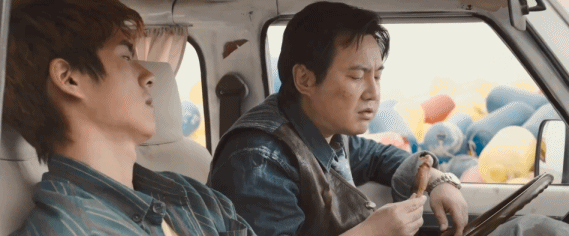 最抢眼的必须是沈腾,这是继《飞驰人生》后,他与韩寒的第二次合作.