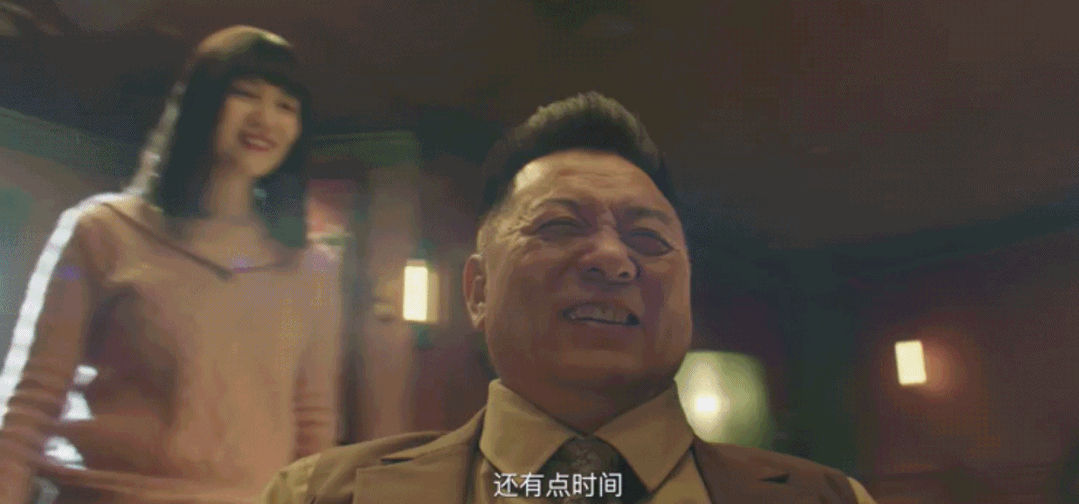 商业大亨刘教授(曾志伟 饰演)说他贪得无厌也毫不夸张,利用人性的