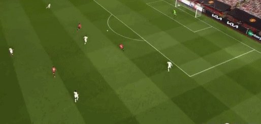 第31分钟,姆希塔良妙塞空当,佩莱格里尼反越位插入禁区横传门前,哲科