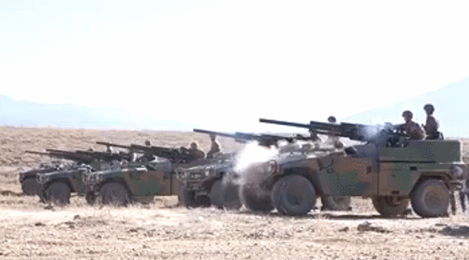 新疆军区速射炮高原展神威:一分钟怒射40炮,既能直射