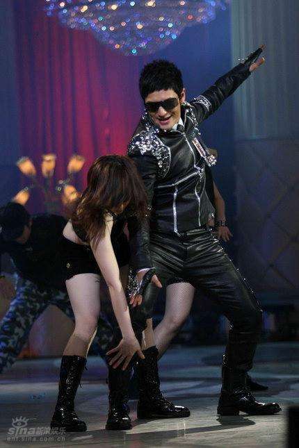 哈哈哈哈哈,看黄晓明跳舞,我笑成了残废!