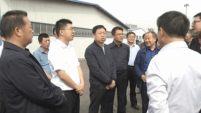 11日,吕梁市人大常委会副主任卫成印带队前来我市,就"一枚印章管审批"