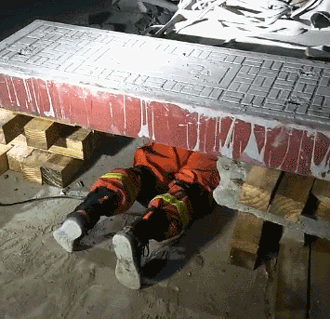 支撑虞小阳政委深入拉动现场观摩了此次地震救援跨区域实战拉动演练