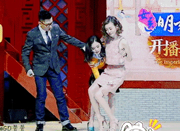 姑娘，你手臂上的囊肉手感真好