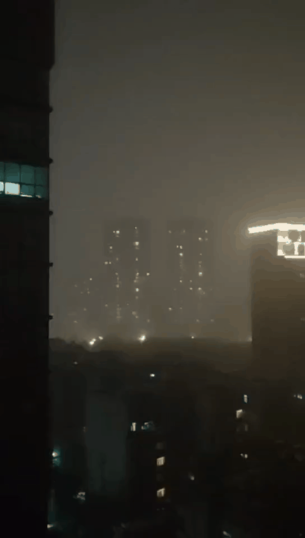 刚刚武汉1012级雷暴大风来袭或有龙卷风