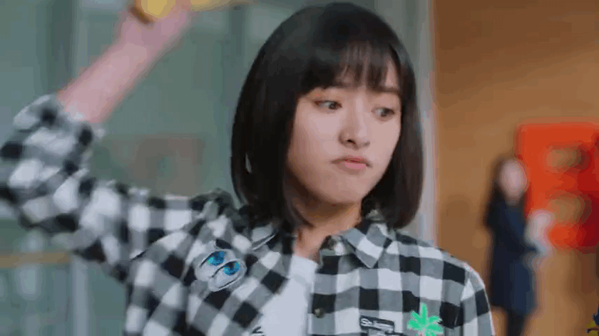 因为没有了过多外物的干扰, 沈月可以专心地磨练自己的演技,虽然很多