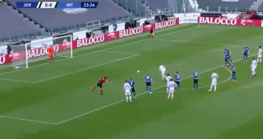 C罗惊世倒勾征服尤文主场，欧冠历史永恒的经典瞬间