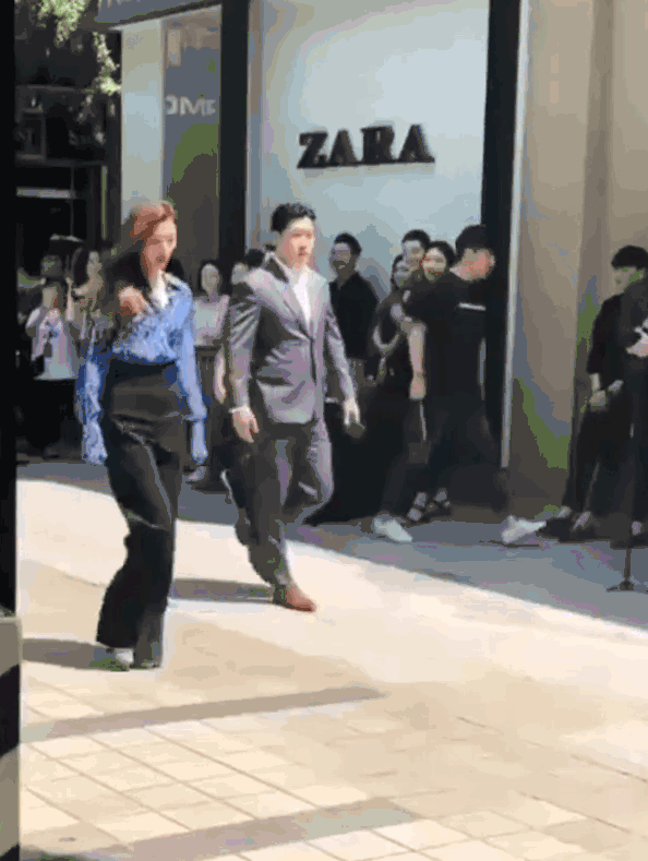 都说撞衫不可怕谁丑谁尴尬可王鸥撞上倪妮真是难分胜负啊