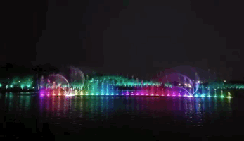 北京马家湾喷泉灯光秀幻彩“绽放”插图