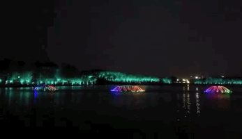 北京马家湾喷泉灯光秀幻彩“绽放”插图1