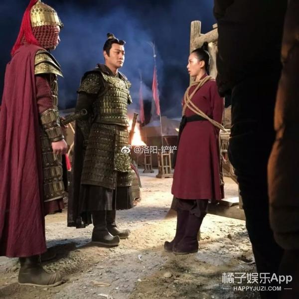 就算被五花大绑,依然保持优雅坐姿,刘诗诗的气