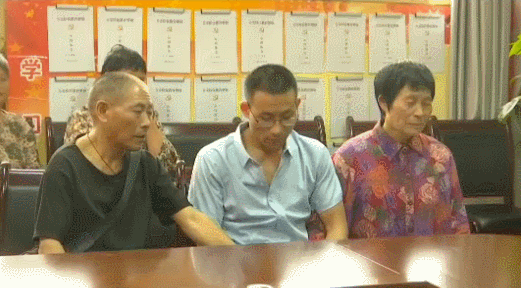 陕西男孩6岁被拐母亲沿街乞讨找他终于
