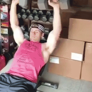 肌肉猛男居家带娃究竟是种怎样的画风