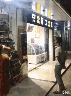 五魁首啊,六六六啊嘴唇子都这颜色了,还吃呢大哥,这么装逼,总会有