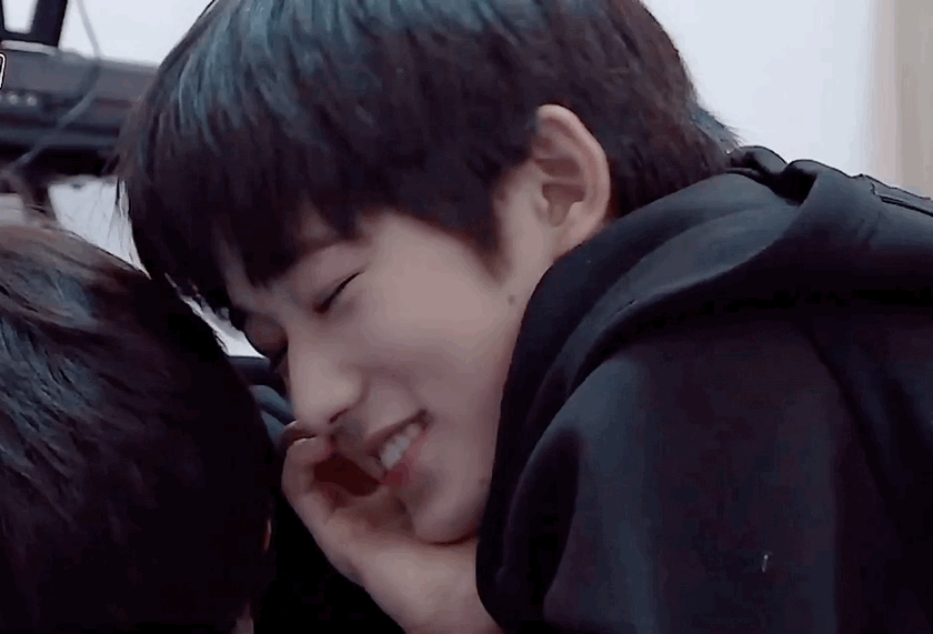 动图系列宋亚轩 超级可爱又帅气的轩轩子