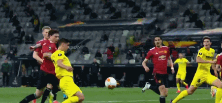 第22分钟,巴卡禁区左肋插花脚传中,保-托雷斯头球冲顶顶高.