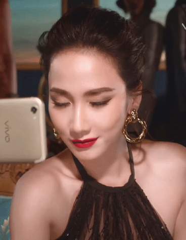 而aump的拽系性格,更让她常年承包泰娱头条.