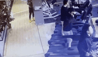 都说爱骑摩托的人内心狂野下面这几位骑车风格就挺野的▽初级境界:脱