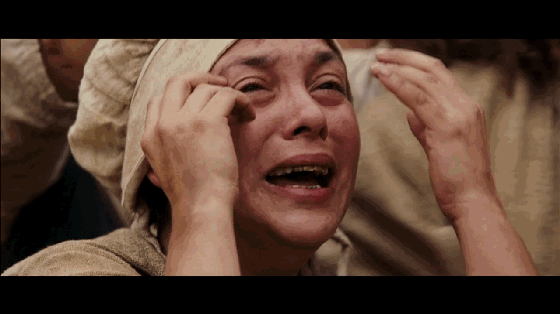 男子将少女制作成香水闻后能让人意乱情迷