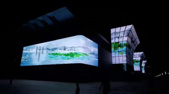 國內首例裸眼3D對稱式雙屏亮相濟南西大門插圖1