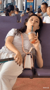 搞笑图片:过着猪一样的生活,却感受不到猪一样的快乐!