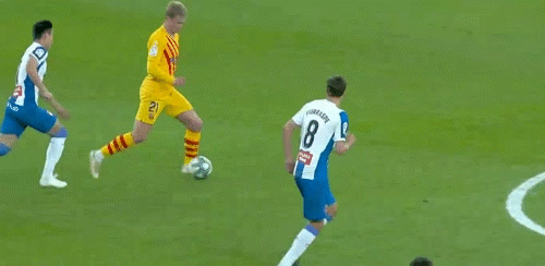 在比赛最后的十余分钟内,西班牙人意外地获得了人数上的优