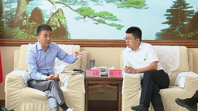 杨雪岗介绍了企业情况.