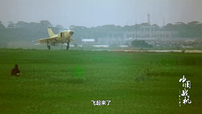 试成功)1999年,经过几十年的漫长等待,歼八飞机终于参加了国庆阅兵