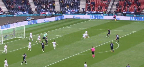 第62分钟,亚当斯头球摆渡,迪克斯的攻门被瓦茨利克挡出.