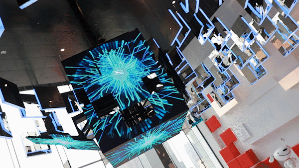 还有裸眼3d效果不但能自动改变形态很难有人不被头顶上的